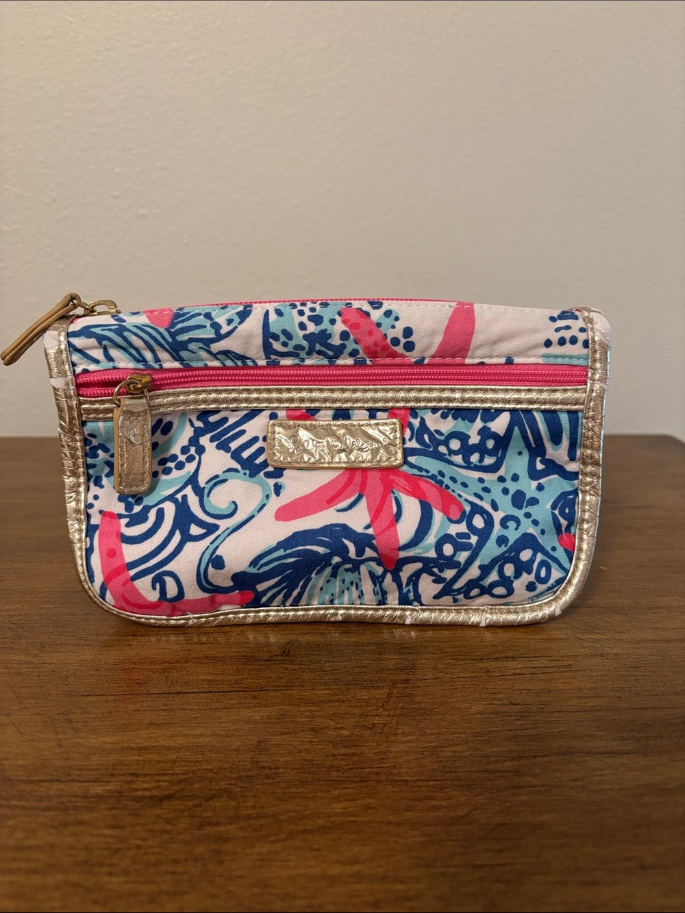 Lily Pulitzer Cosmetic Wristlet needs love